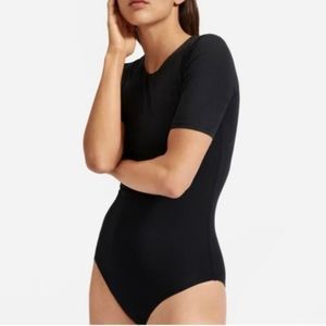 Everlane The Short-Sleeve Crew Neck Bodysuit Bikini in Black Size S